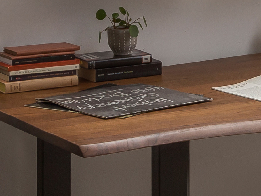 Baumkante-Esstisch TABLES & CO 140 x 80 cm Akazie nussfarben
