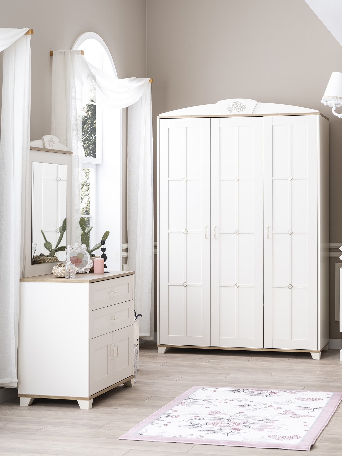 Kleiderschrank Freya 3-Türig in Weiß/Holzoptik