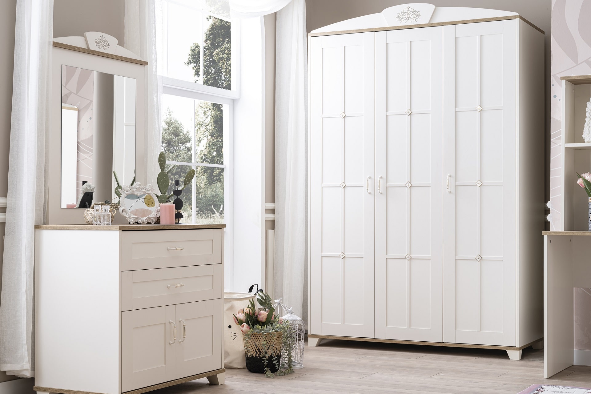 Kleiderschrank Freya 3-Türig in Weiß/Holzoptik