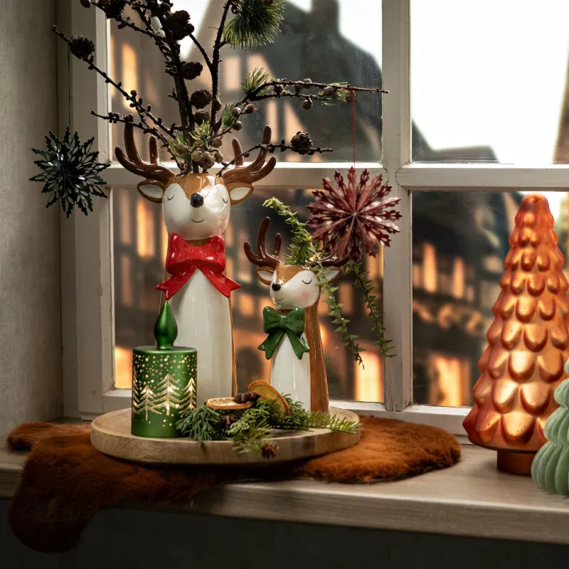 Hirsch Vase mit Roter Schleife