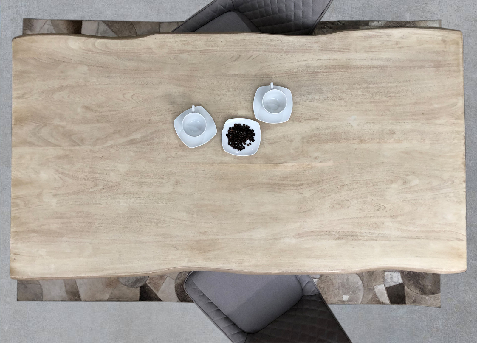 Baumkante-Esstisch TABLES & CO 160 x 85 cm Akazie hell gekälkt