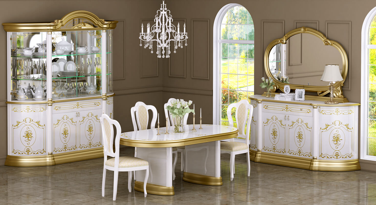 Weiß- und goldfarbene Barock Esszimmer Kombination bestehend aus Vitrine, Esstisch, Stühlen Kommode und Spiegel.