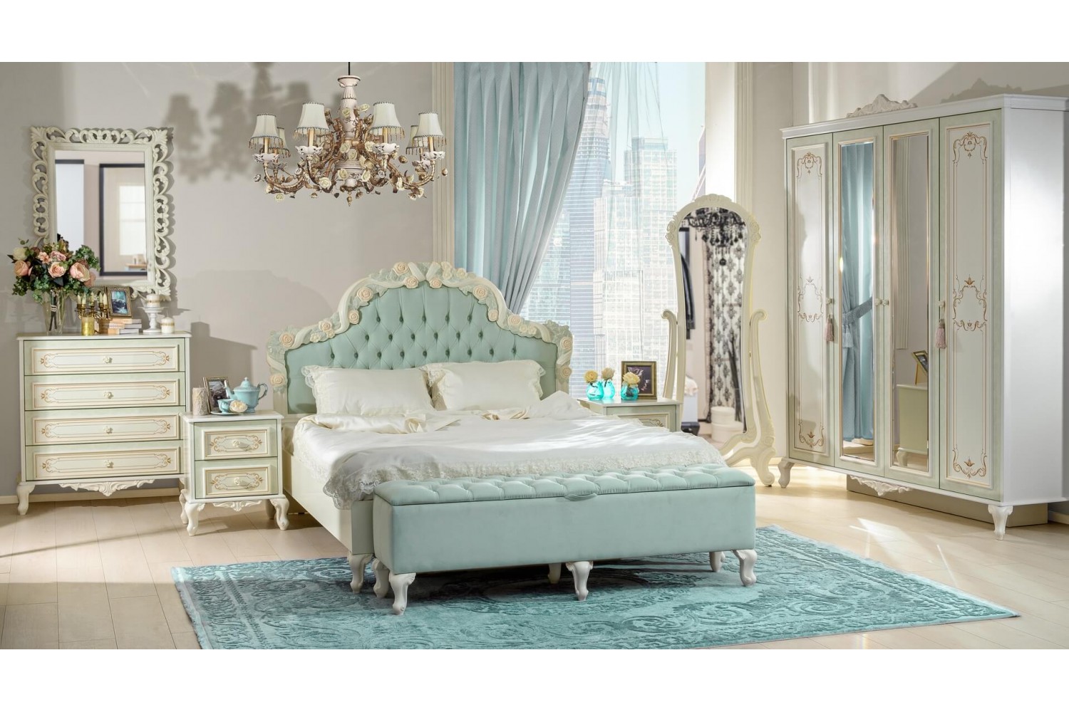 Barock Schlafzimmer in Weiß und Türkis, bestehend aus Kommode, Nachtischen, Doppelbett, Standspiegel und Kleiderschrank.